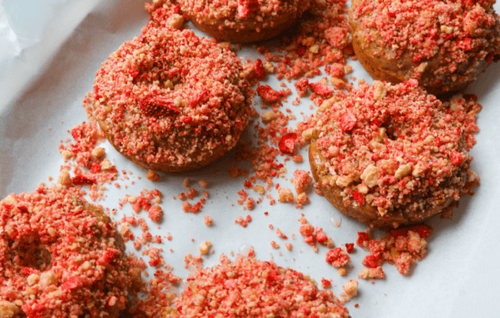 strawberry crunch donuts